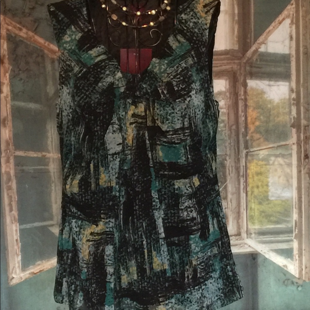 NWT Teal And black sleeveless blouse.